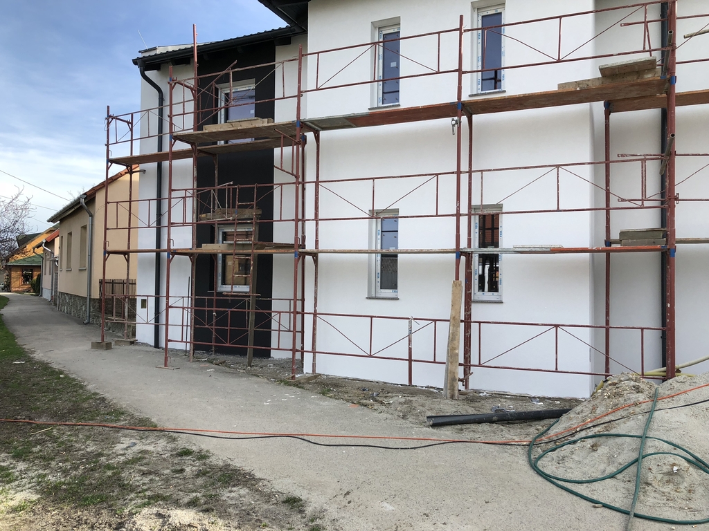 hirek_9lakasos_tarsashaz_kulso_szig_caparol_rendszerrel4